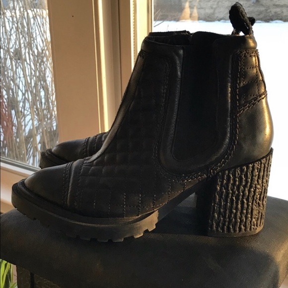 Wonderful quilted boots size 10 true to size - Picture 2 of 5